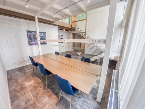 комерційна за адресою Зарічна вул., 6