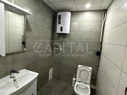 комерційна за адресою Володимирська вул., 6