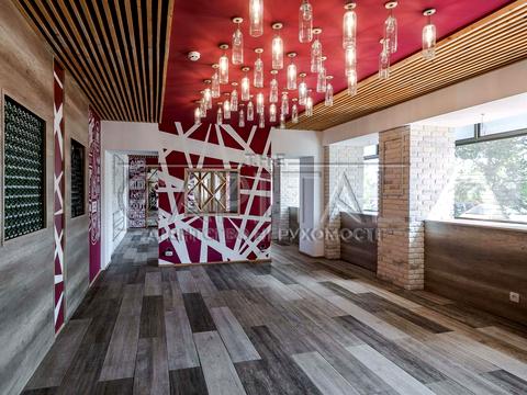 комерційна за адресою Володимира Івасюка просп. (Героїв Сталінграду), 20-А