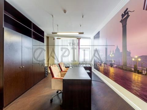 комерційна за адресою вул. Коновальця Євгена, 44Б