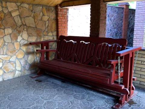 будинок за адресою с. Вишеньки, Садова вул.