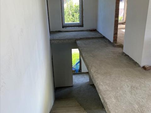 дом по адресу центральна, 1