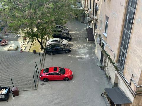 комерційна за адресою Свободи просп. (), 4