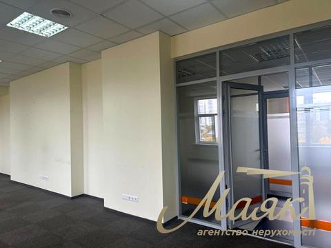 комерційна за адресою Миколи Міхновського бульв. (Дружби Народів), 19