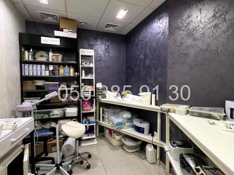 комерційна за адресою Пилипа Орлика вул. (Паризької Комуни), 40