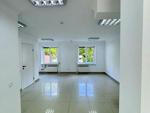 комерційна за адресою Сихівська вул., 4