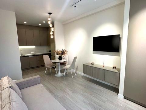 квартира за адресою Космічна вул., 4