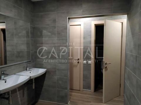 комерційна за адресою Салютна вул., 2
