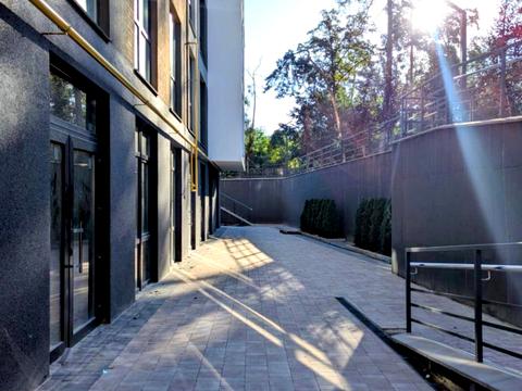 комерційна за адресою Лисенка вул., 21