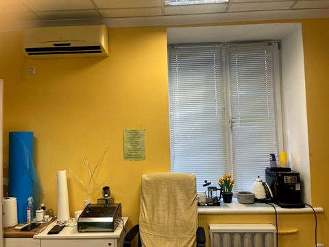 комерційна за адресою Подільська вул., 10