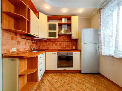 квартира за адресою Анни Ахматової вул., 16-В