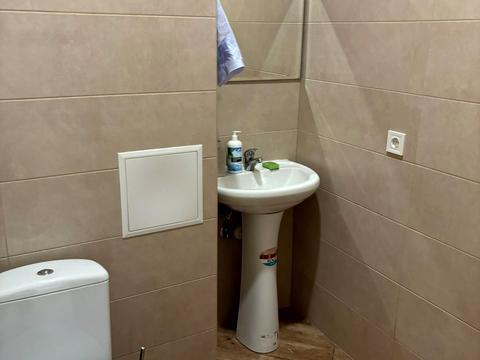 комерційна за адресою Тарасівська вул., 16