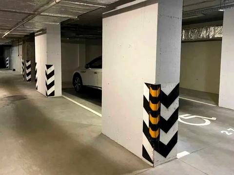 паркомісце за адресою Лейпцизька вул., 13а