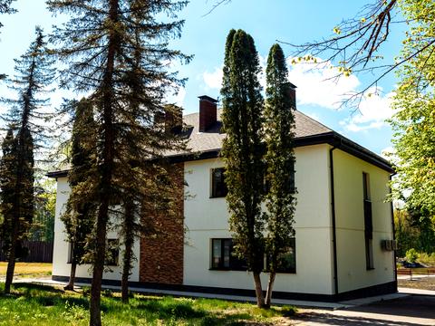 комерційна за адресою Лісова, 1
