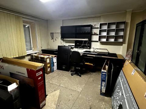 коммерческая по адресу Вячеслава Черновола ул., 1