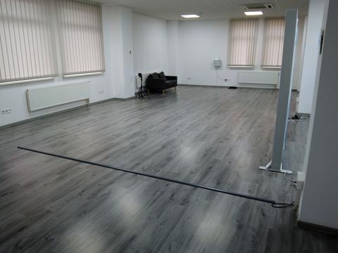 комерційна за адресою Кам'янецька вул., 1