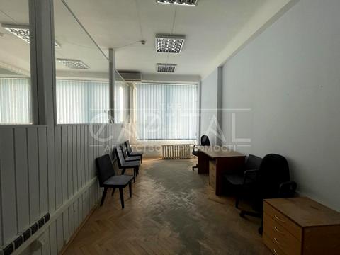 комерційна за адресою Солом'янська пл., 3