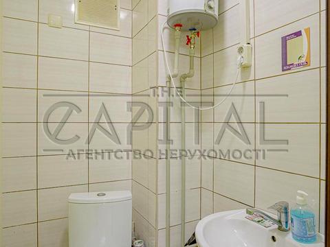 комерційна за адресою Лариси Руденко вул., 6-А