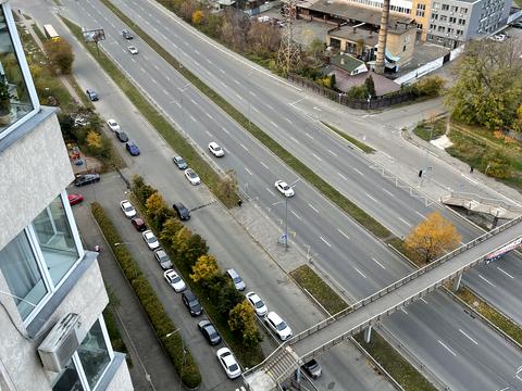 комерційна за адресою Саперно-Слобідська вул., 22