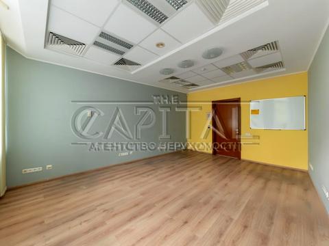 комерційна за адресою Дмитрівська вул., 94