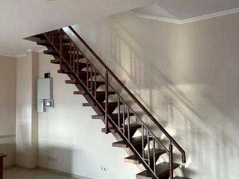 комерційна за адресою Павла Тичини просп., 18-Б