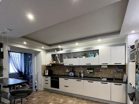 квартира за адресою Анни Ахматової вул., 31