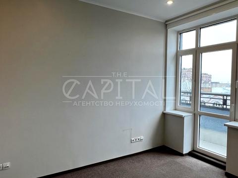 комерційна за адресою Володимирська вул., 93