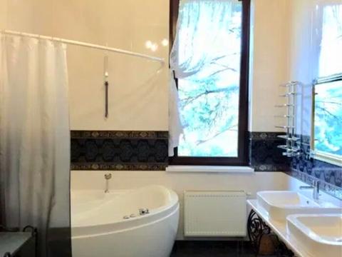 будинок за адресою Радистів вул., 2