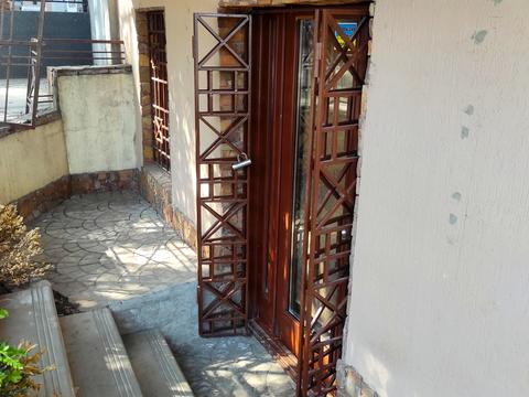 комерційна за адресою Військовий узвіз, 8