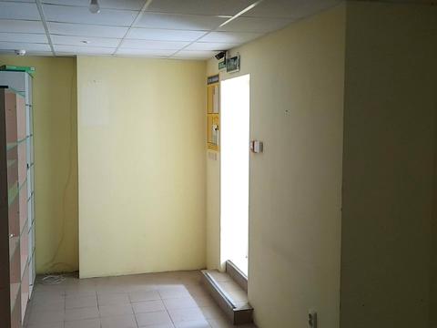 коммерческая по адресу Будівельників ул., 2