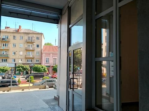 комерційна за адресою Незалежності вул., 32 а