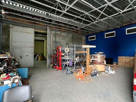 комерційна за адресою Верстова вул., 33