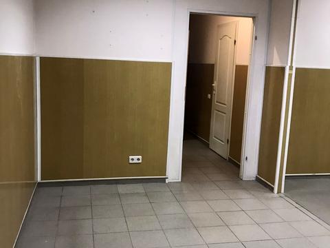 комерційна за адресою Раїси Окіпної вул., 4