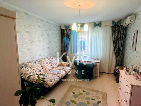 квартира за адресою Ахматової Анни, 15