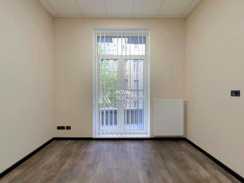 комерційна за адресою Івана Франка вул., 1