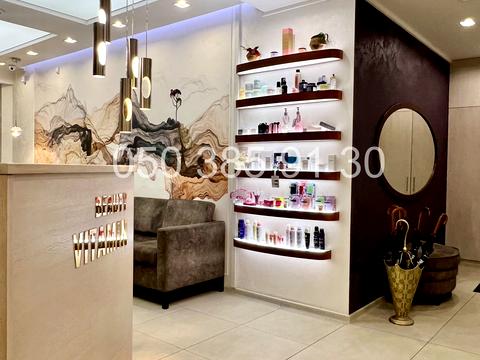 комерційна за адресою Пилипа Орлика вул. (Паризької Комуни), 40