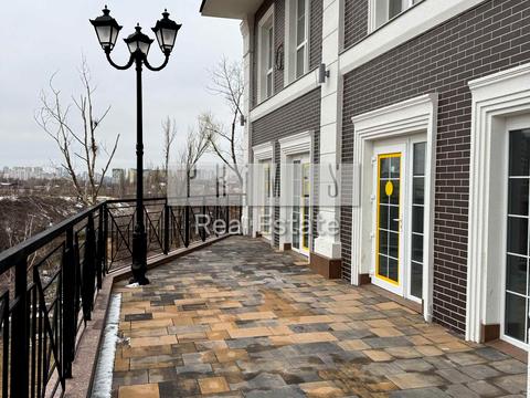 комерційна за адресою Михайла Максимовича вул. (Онуфрія Трутенка), 24