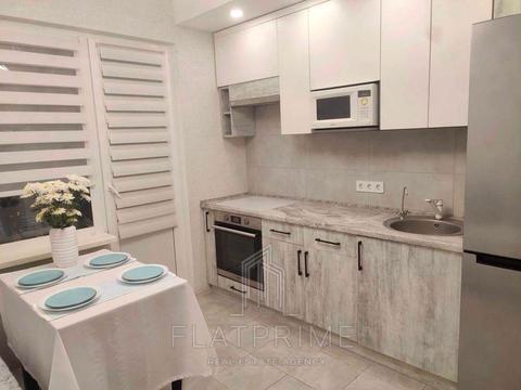 квартира за адресою Софії Русової вул., 5-Б