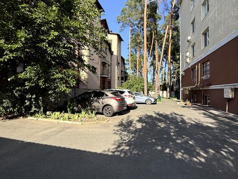 комерційна за адресою Єрощенка вул., 12-А