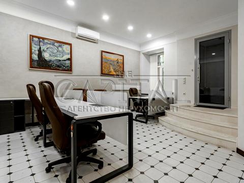 комерційна за адресою Предславинська вул., 30