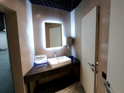 комерційна за адресою Степана Бандери просп. (Московський), 9 б