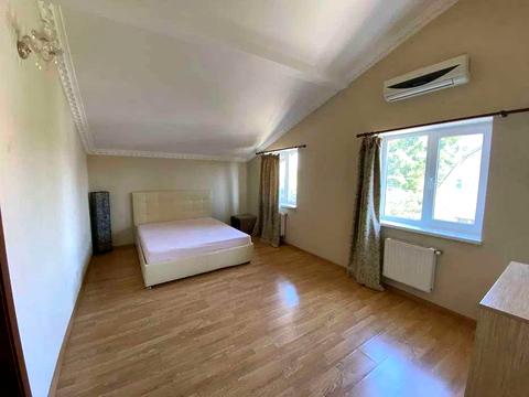 будинок за адресою Богатирська вул., 42