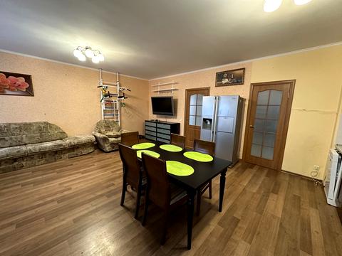 квартира за адресою Анни Ахматової вул., 33