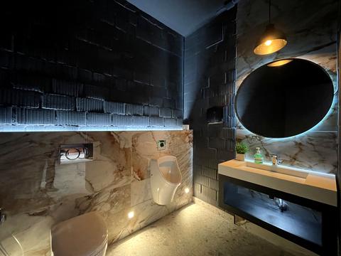 комерційна за адресою Джона Маккейна вул. (Івана Кудрі), 1