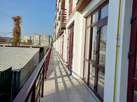 комерційна за адресою Владислава Бувалкіна вул., 60-з