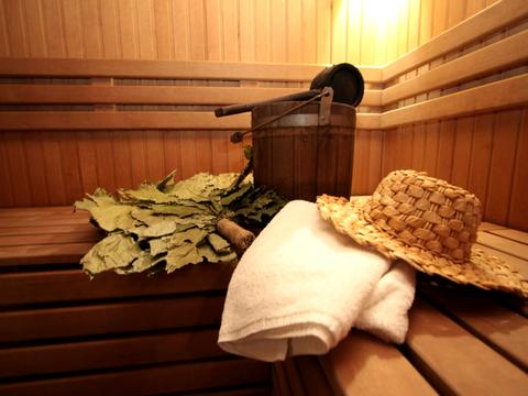 комерційна за адресою Незалежності вул., 8