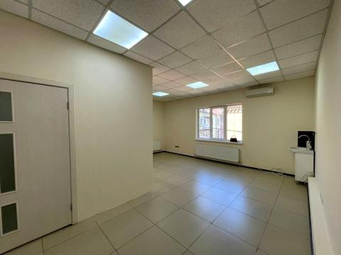 комерційна за адресою Подільська вул., 93