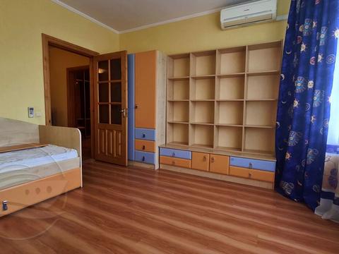 квартира за адресою Анни Ахматової вул., 18