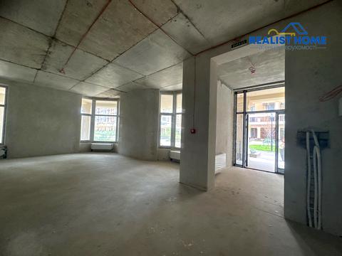 коммерческая по адресу Радісна, 4