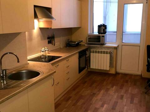 квартира за адресою Дніпровська набережна вул., 25